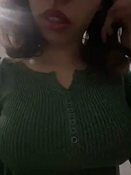 Snapshot of farah-36 chatting on 02/01/25, 01:23 farah-36 online show from 02/01/25, 01:23