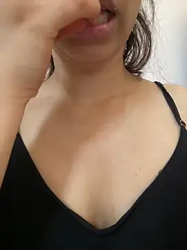 Snapshot of farah-36 chatting on 09/10/25, 01:33 farah-36 online show from 09/10/25, 01:33