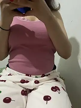 Snapshot of farah-36 chatting on 10/18/25, 09:59 farah-36 online show from 10/18/25, 09:59