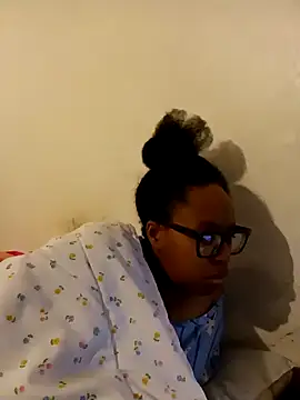 Snapshot of madamsensuale chatting on 01/04/25, 01:21 madamsensuale online show from 01/04/25, 01:21