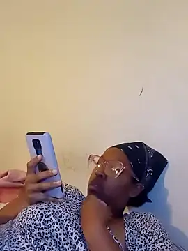 Snapshot of madamsensuale chatting on 01/07/25, 01:59 madamsensuale online show from 01/07/25, 01:59