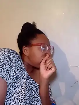 Snapshot of madamsensuale chatting on 01/24/25, 02:39 madamsensuale online show from 01/24/25, 02:39