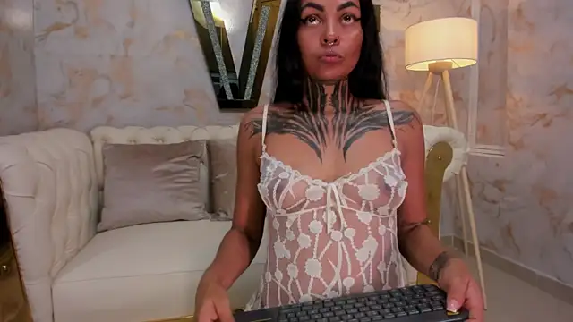 Snapshot of hanna_slut_ chatting on 09/09/25, 10:37 hanna slut online show from 09/09/25, 10:37