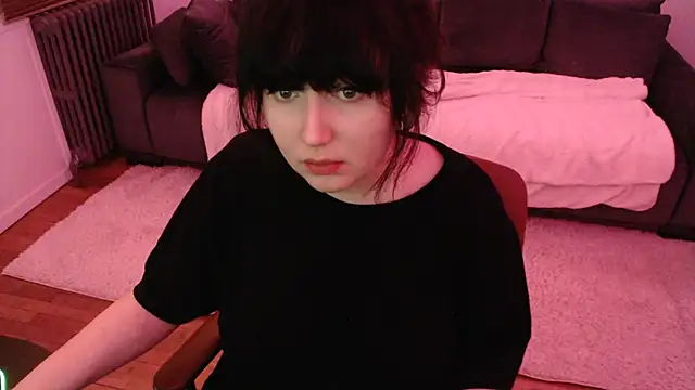 Snapshot of Lynylou chatting on 01/24/25, 11:04 Lynylou online show from 01/24/25, 11:04