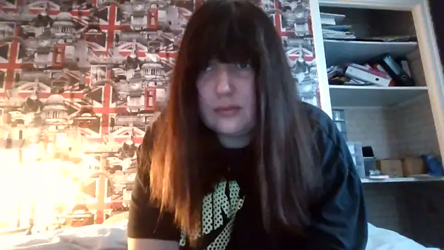 Snapshot of Lynylou chatting on 09/26/25, 04:22 Lynylou online show from 09/26/25, 04:22