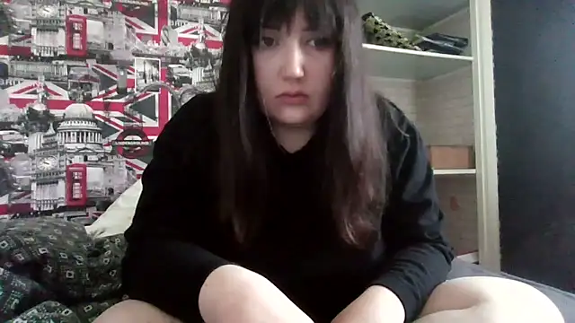 Lynylou online show from 11/25/25, 12:05