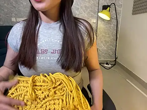 Snapshot of MidnightFlame chatting on 12/08/24, 04:18 MidnightFlame online show from 12/08/24, 04:18