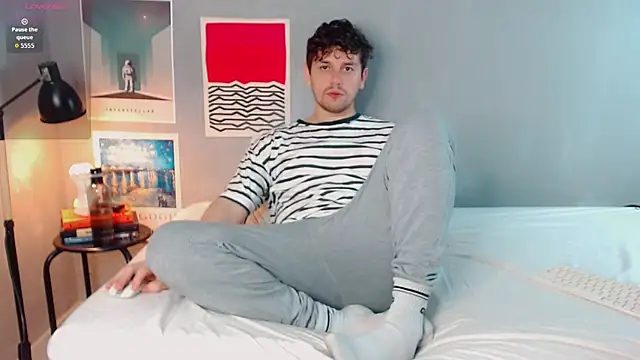 Elio555 online show from 12/21/25, 04:03