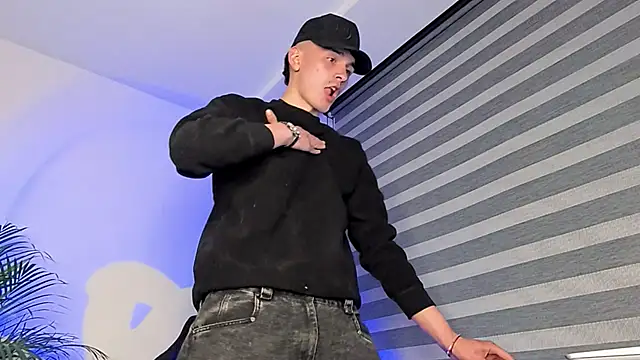 Snapshot of bastia_noooo chatting on 09/24/25, 05:00 bastia noooo online show from 09/24/25, 05:00