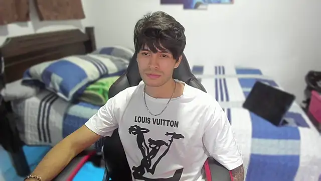 Snapshot of justin_stark7 chatting on 12/06/24, 12:12 justin stark7 online show from 12/06/24, 12:12