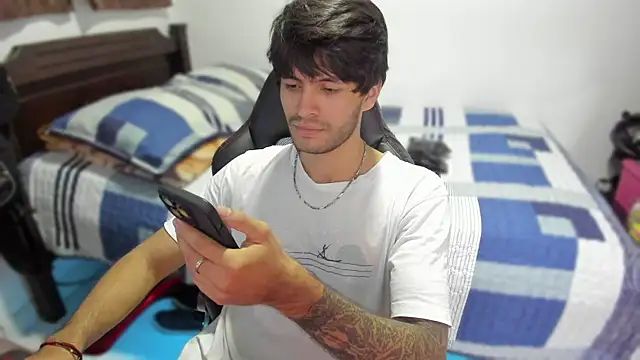 Snapshot of justin_stark7 chatting on 12/17/24, 11:49 justin stark7 online show from 12/17/24, 11:49