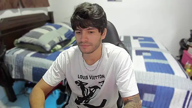 Snapshot of justin_stark7 chatting on 12/29/24, 01:02 justin stark7 online show from 12/29/24, 01:02