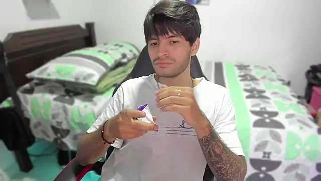 Snapshot of justin_stark7 chatting on 01/21/25, 10:30 justin stark7 online show from 01/21/25, 10:30