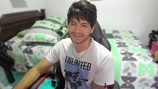 Snapshot of justin_stark7 chatting on 01/23/25, 12:35 justin stark7 online show from 01/23/25, 12:35