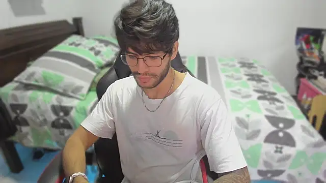 Snapshot of justin_stark7 chatting on 02/27/25, 11:04 justin stark7 online show from 02/27/25, 11:04