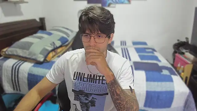 Snapshot of justin_stark7 chatting on 03/15/25, 09:27 justin stark7 online show from 03/15/25, 09:27