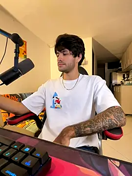 Snapshot of justin_stark7 chatting on 09/16/25, 12:33 justin stark7 online show from 09/16/25, 12:33