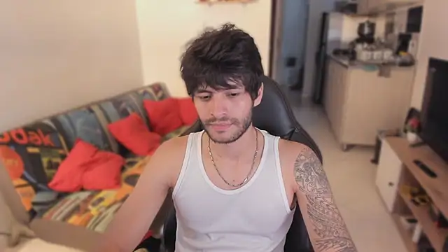 Snapshot of justin_stark7 chatting on 10/28/25, 09:06 justin stark7 online show from 10/28/25, 09:06