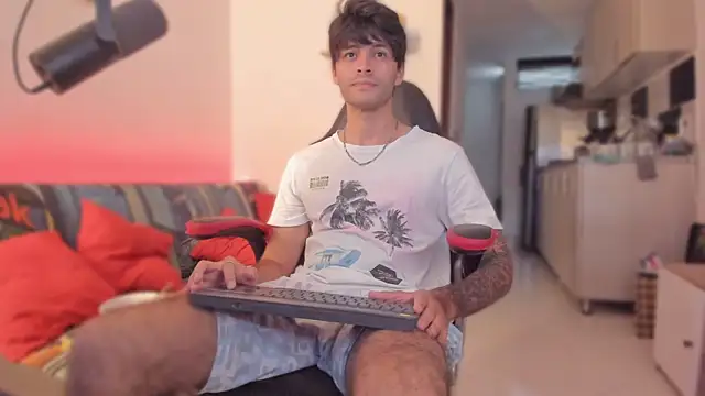 Snapshot of justin_stark7 chatting on 11/17/25, 09:42 justin stark7 online show from 11/17/25, 09:42