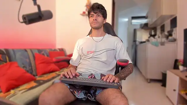 Snapshot of justin_stark7 chatting on 11/21/25, 07:34 justin stark7 online show from 11/21/25, 07:34