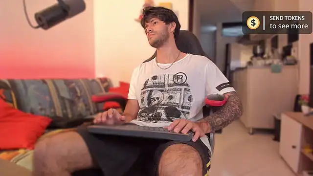 Snapshot of justin_stark7 chatting on 11/27/25, 09:28 justin stark7 online show from 11/27/25, 09:28