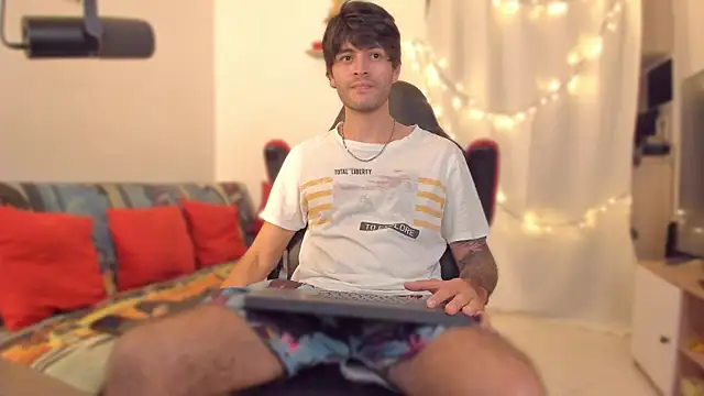 Snapshot of justin_stark7 chatting on 12/16/25, 08:47 justin stark7 online show from 12/16/25, 08:47