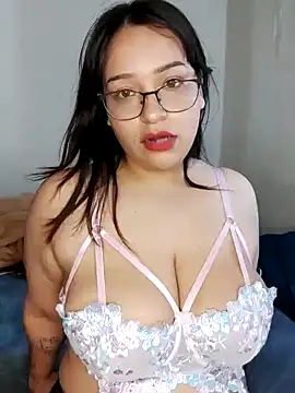 Snapshot of Angiee2001 chatting on 02/06/25, 09:17 Angiee2001 online show from 02/06/25, 09:17