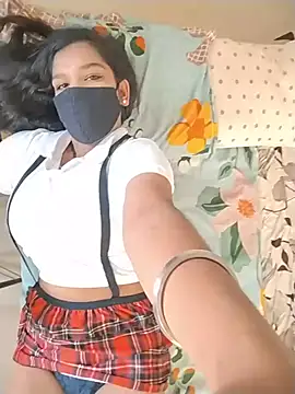 Snapshot of hottiess69 chatting on 05/19/26, 05:03 hottiess69 online show from 05/19/26, 05:03