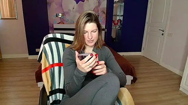 EmilyWalkeri online show from 03/09/25, 07:34