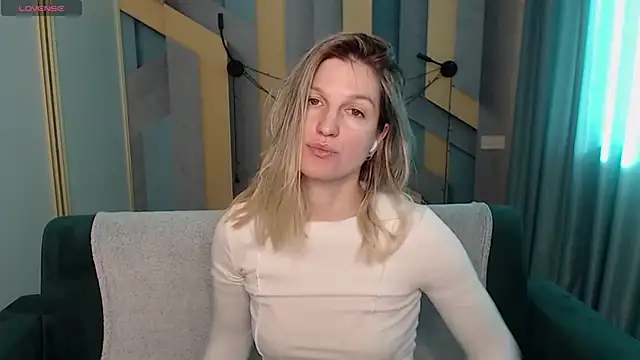 EmilyWalkeri online show from 02/09/26, 07:56
