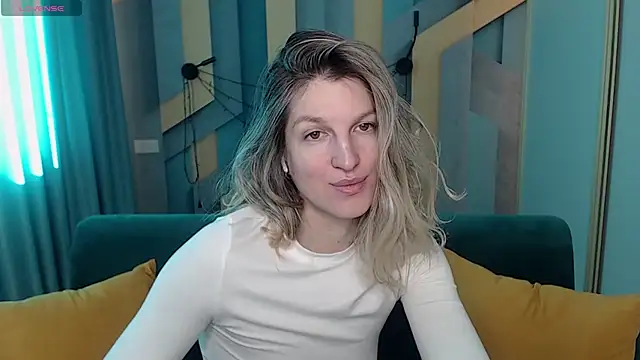 EmilyWalkeri online show from 03/03/26, 08:09