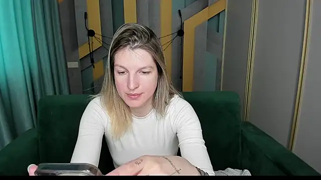 EmilyWalkeri online show from 03/30/26, 07:09
