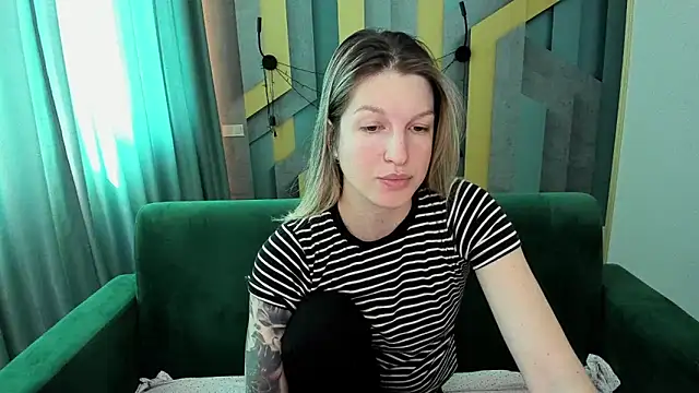 EmilyWalkeri online show from 04/05/26, 06:32
