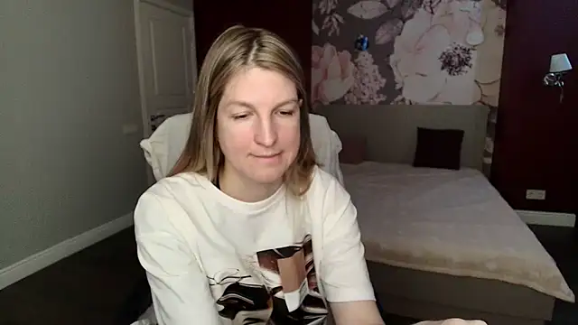 EmilyWalkeri online show from 05/06/26, 07:02
