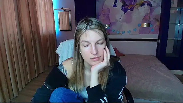 EmilyWalkeri online show from 05/11/26, 06:19