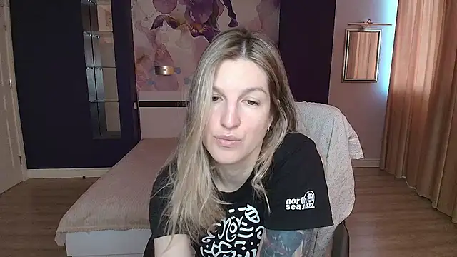 EmilyWalkeri online show from 05/14/26, 06:31