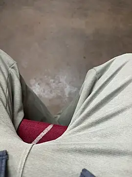 Snapshot of mallucutee chatting on 11/20/25, 03:50 mallucutee online show from 11/20/25, 03:50