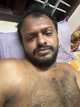 Snapshot of mallucutee chatting on 11/21/25, 12:32 mallucutee online show from 11/21/25, 12:32