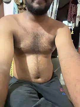 Snapshot of mallucutee chatting on 11/28/25, 02:42 mallucutee online show from 11/28/25, 02:42