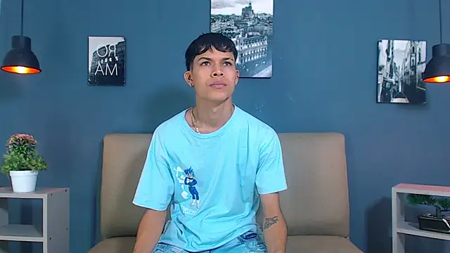 Snapshot of Levis_Montes chatting on 01/06/25, 02:03 Levis Montes online show from 01/06/25, 02:03