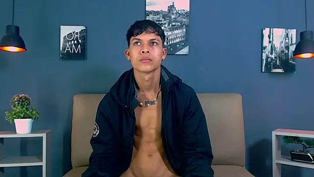 Snapshot of Levis_Montes chatting on 01/06/25, 05:06 Levis Montes online show from 01/06/25, 05:06