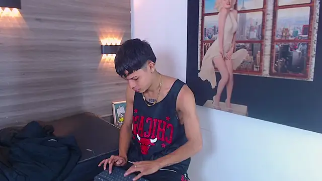 Snapshot of Levis_Montes chatting on 01/09/25, 01:24 Levis Montes online show from 01/09/25, 01:24