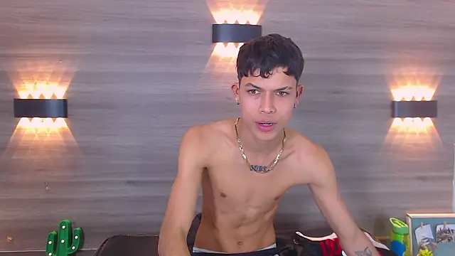 Snapshot of Levis_Montes chatting on 01/09/25, 05:00 Levis Montes online show from 01/09/25, 05:00