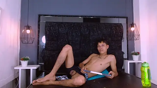 Snapshot of Levis_Montes chatting on 01/13/25, 08:15 Levis Montes online show from 01/13/25, 08:15