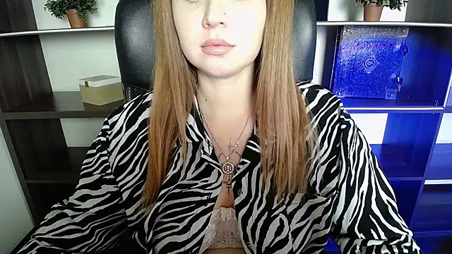 Snapshot of Lizzy_Love chatting on 03/13/25, 12:16 Lizzy Love online show from 03/13/25, 12:16