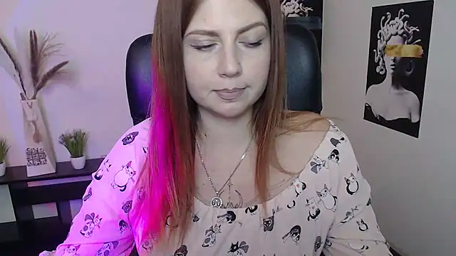 Snapshot of Lizzy_Love chatting on 03/13/25, 08:00 Lizzy Love online show from 03/13/25, 08:00