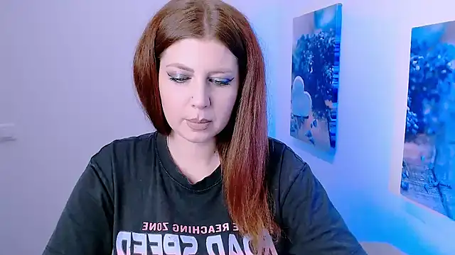 Snapshot of Lizzy_Love chatting on 11/13/25, 08:19 Lizzy Love online show from 11/13/25, 08:19