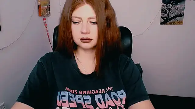 Snapshot of Lizzy_Love chatting on 03/17/26, 09:45 Lizzy Love online show from 03/17/26, 09:45