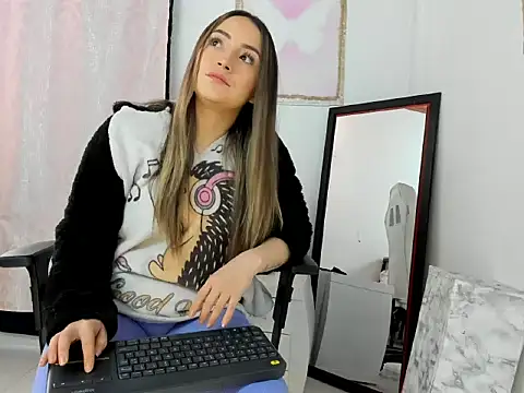 Snapshot of cindy_love2 chatting on 03/15/26, 02:01 cindy love2 online show from 03/15/26, 02:01