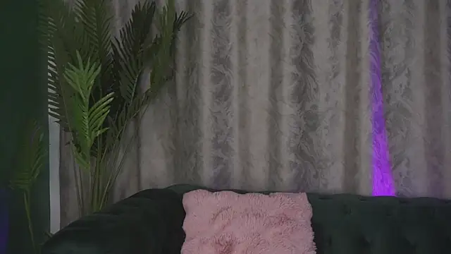 FoxieJullia online show from 02/14/25, 11:10